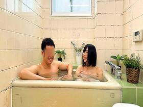 仲良し兄妹限定！せまーいお風呂で密着混浴体験！10年ぶりの兄妹風呂で妹のプリケツちらり！おっぱいポロリ！勃起が抑えきれずそのまま生中出しSEXしちゃいました！　サンプル画像07
